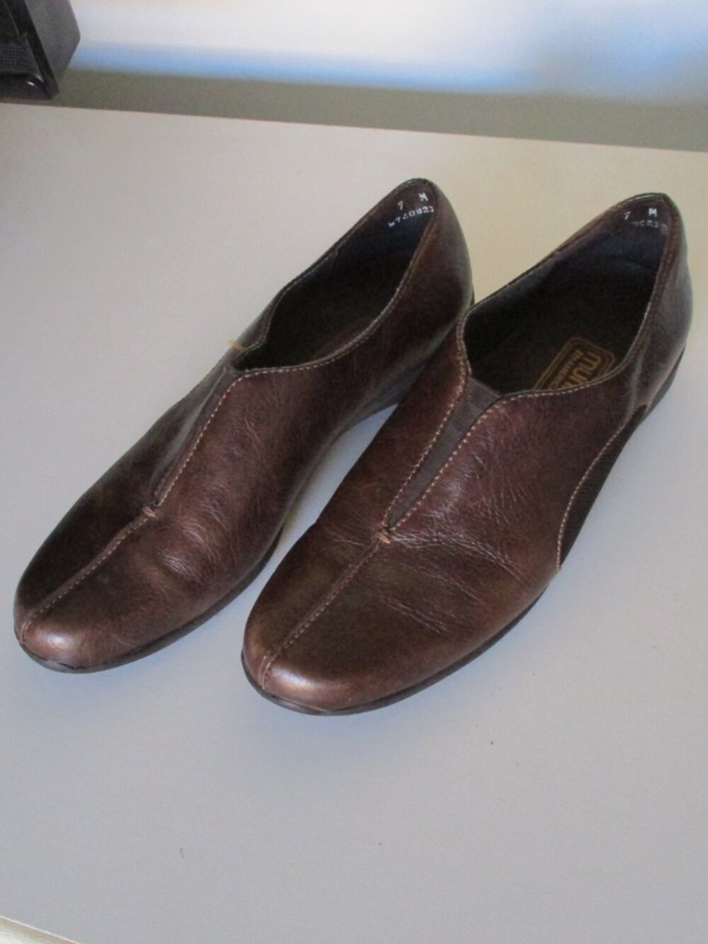 Munro American Womens Brown Leather Flat Loafer Shoe - Size 7M